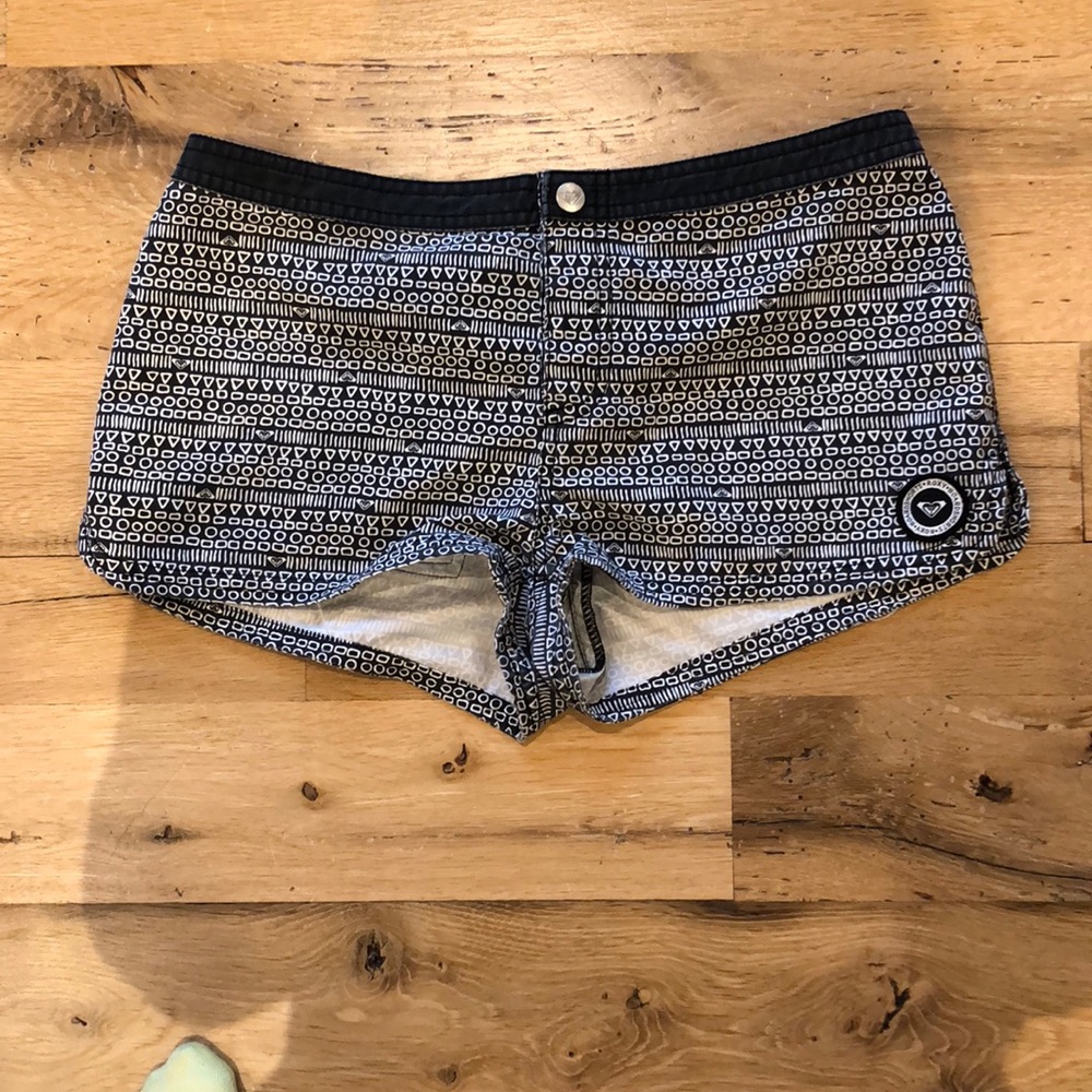 Roxy size 3 patterned board shorts